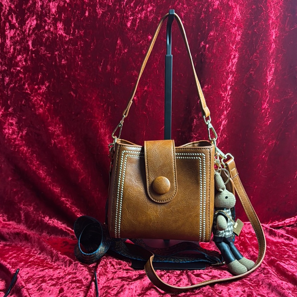 Brown Leather Structured Shoulder Bag with Versatile Straps
